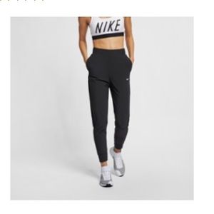 Nike Bliss Victory Pants size small